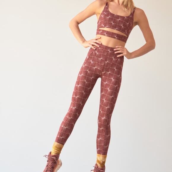 NEW Free People Movement High Rise Cut Out Sneak Peak Printed Legging Size Small - Picture 12 of 13